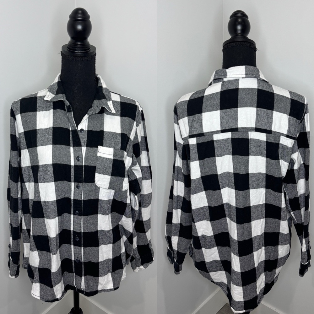 Universal Thread Plaid Women’s Button Up (M)